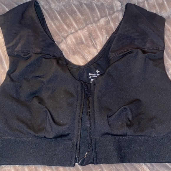 Black Tommie Copper Shoulder Support Sports Bra With Zipper, Size Medium - Picture 12 of 12